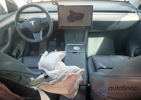 2023 Tesla Model Y z USA, uszkodzony, nr VIN 7SAYGAEE7PF968247